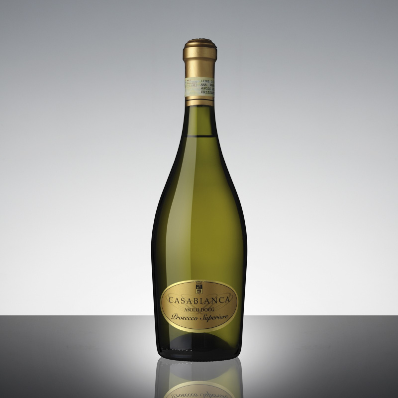 Игристое prosecco купить. Prosecco брют белое. Просекко Бьянка. Вино Valdobbiadene Prosecco. Casabianca Prosecco вино.